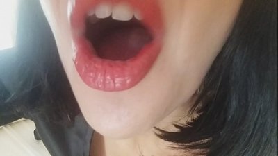 E ka mea aloha, ʻaʻole ʻae kou makuahine e hele i ke kula i kēia lā... makemake nui au iā ʻoe...